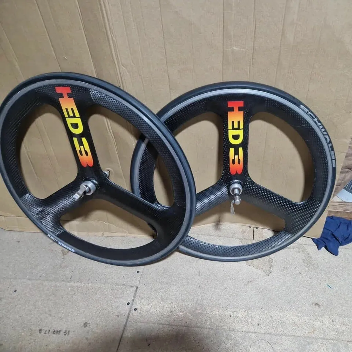 2x HED 3 Tri Spoke Clincher wheelset - Image 1