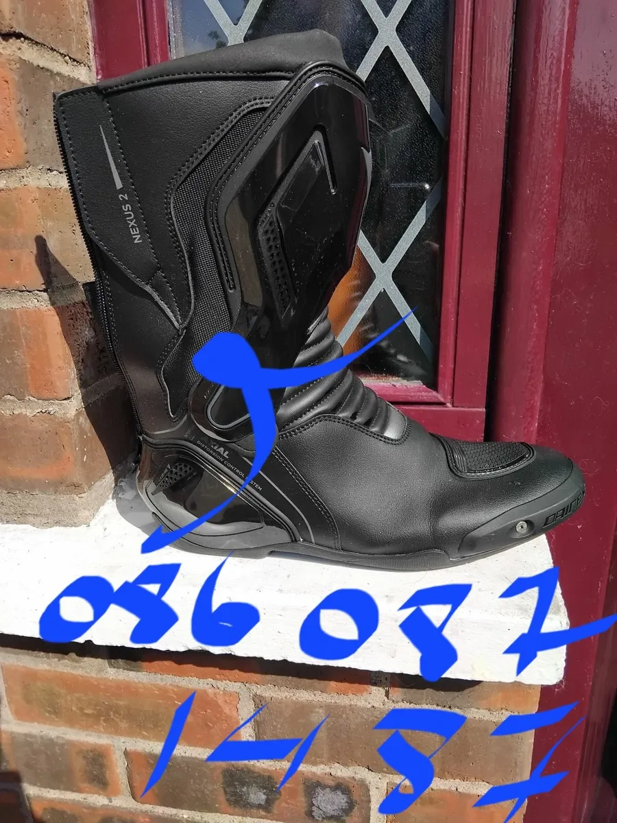 Motorcycle boots size 10UK - Image 1