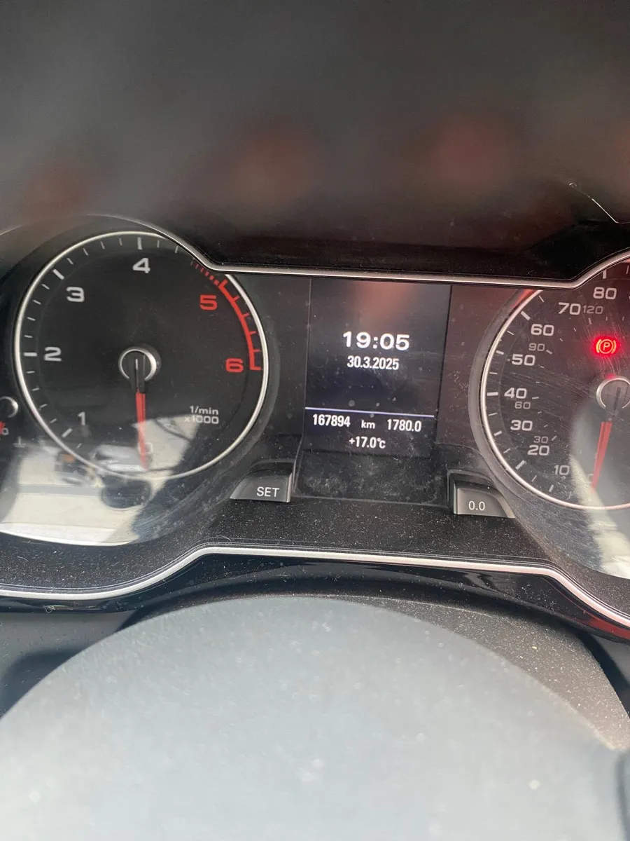 Audi A4 2013 SLINE Black Edition - Image 3