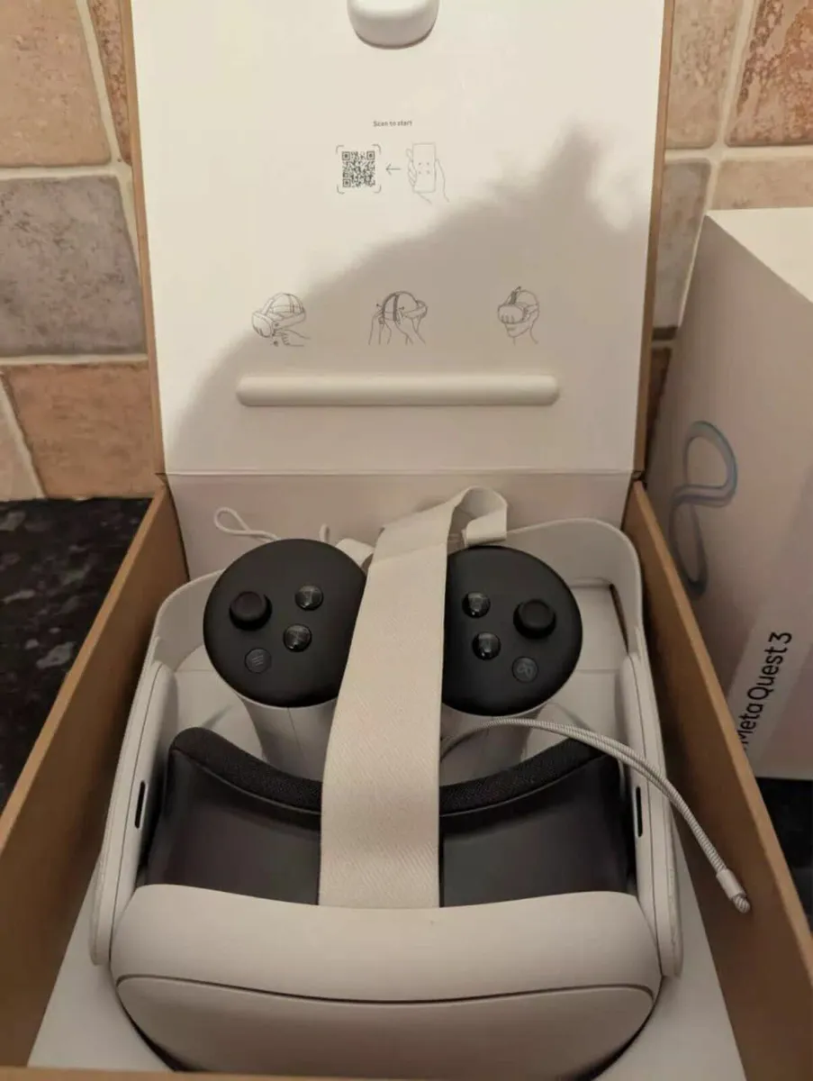 Meta Quest 3 128GB All-In-One VR Headset - Image 1
