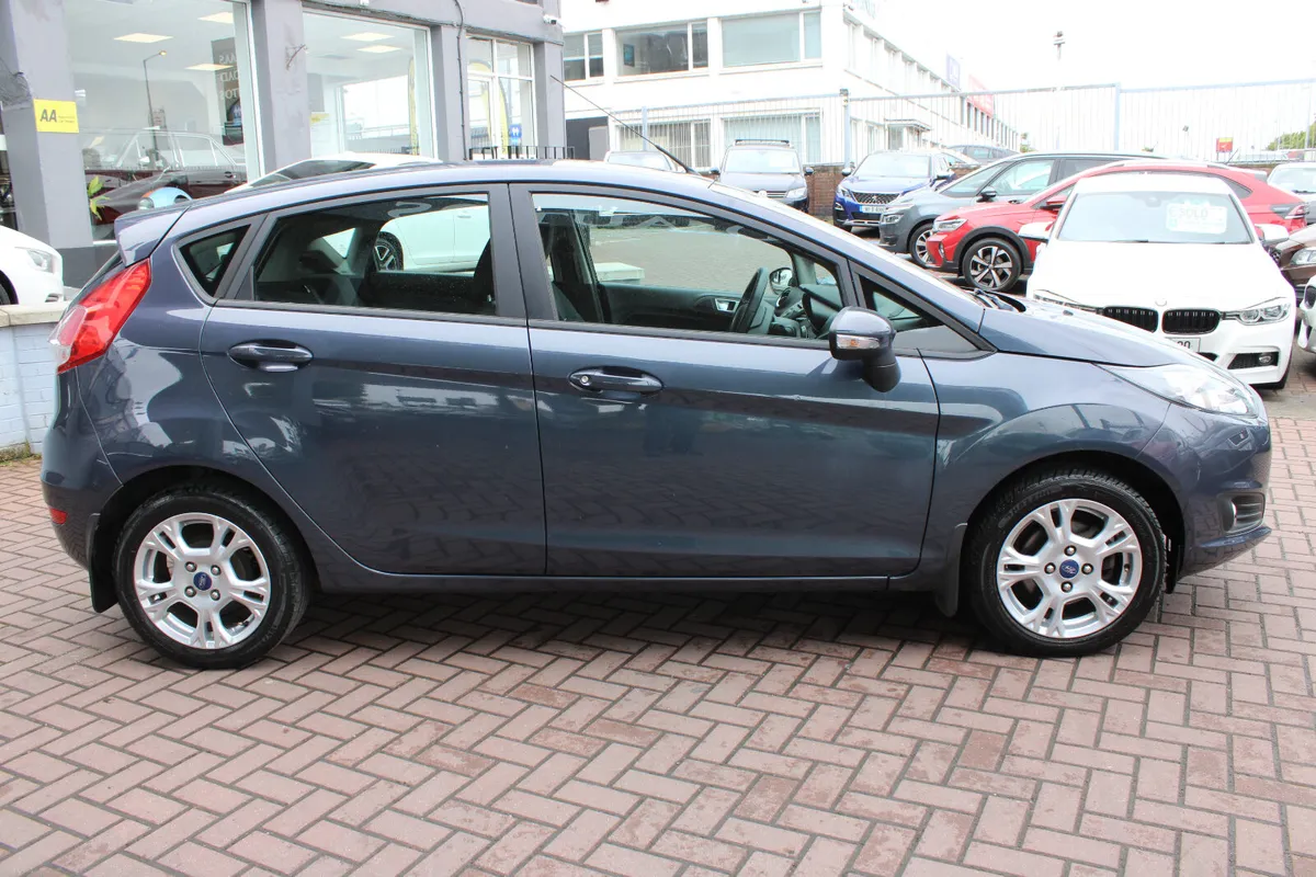 Ford Fiesta 1.2 5Dr Hatchback // 1 IRISH OWNER // - Image 3