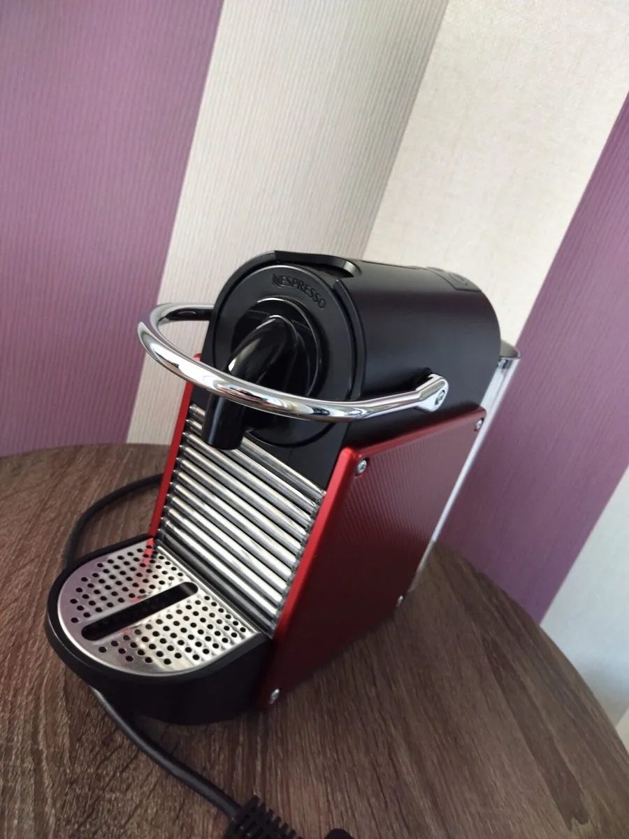Nespresso Pixie Coffee Machine €100 - Image 2