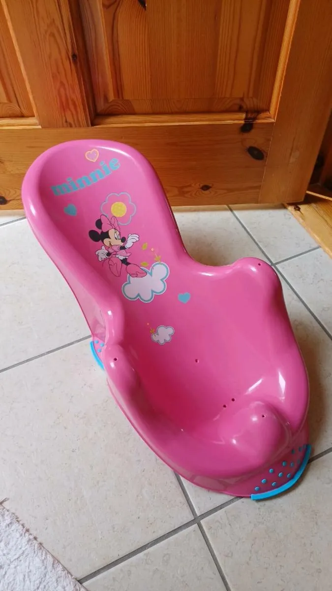 Baby bath & chair - Image 1