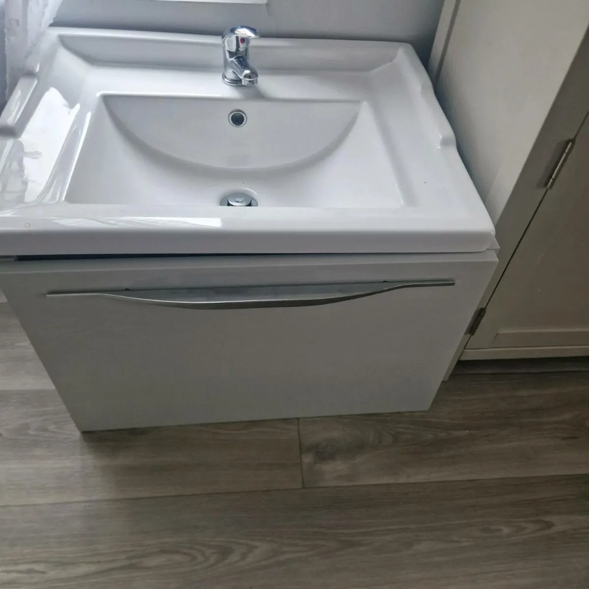 Sync for bathroom. - Image 1