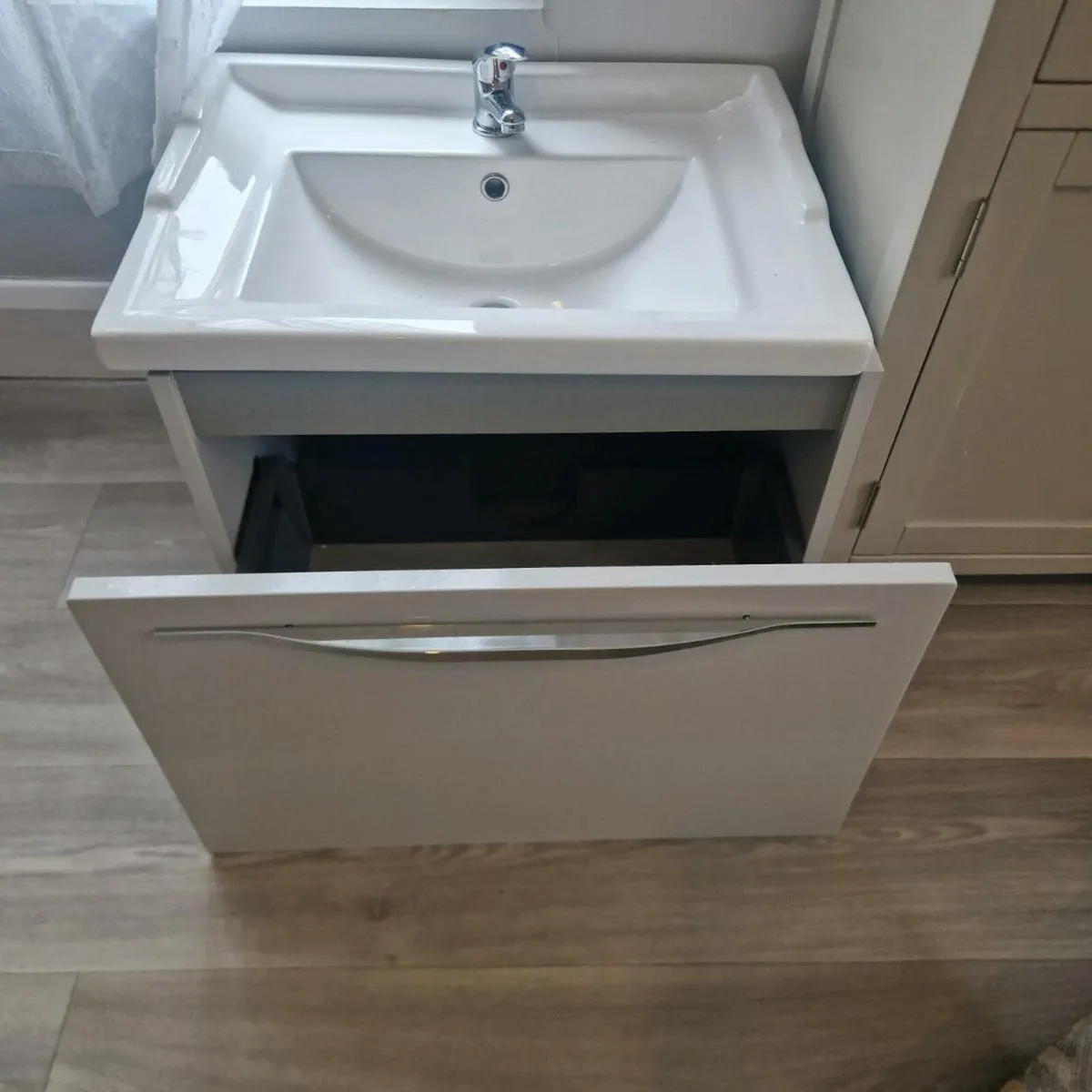 Sync for bathroom. - Image 2