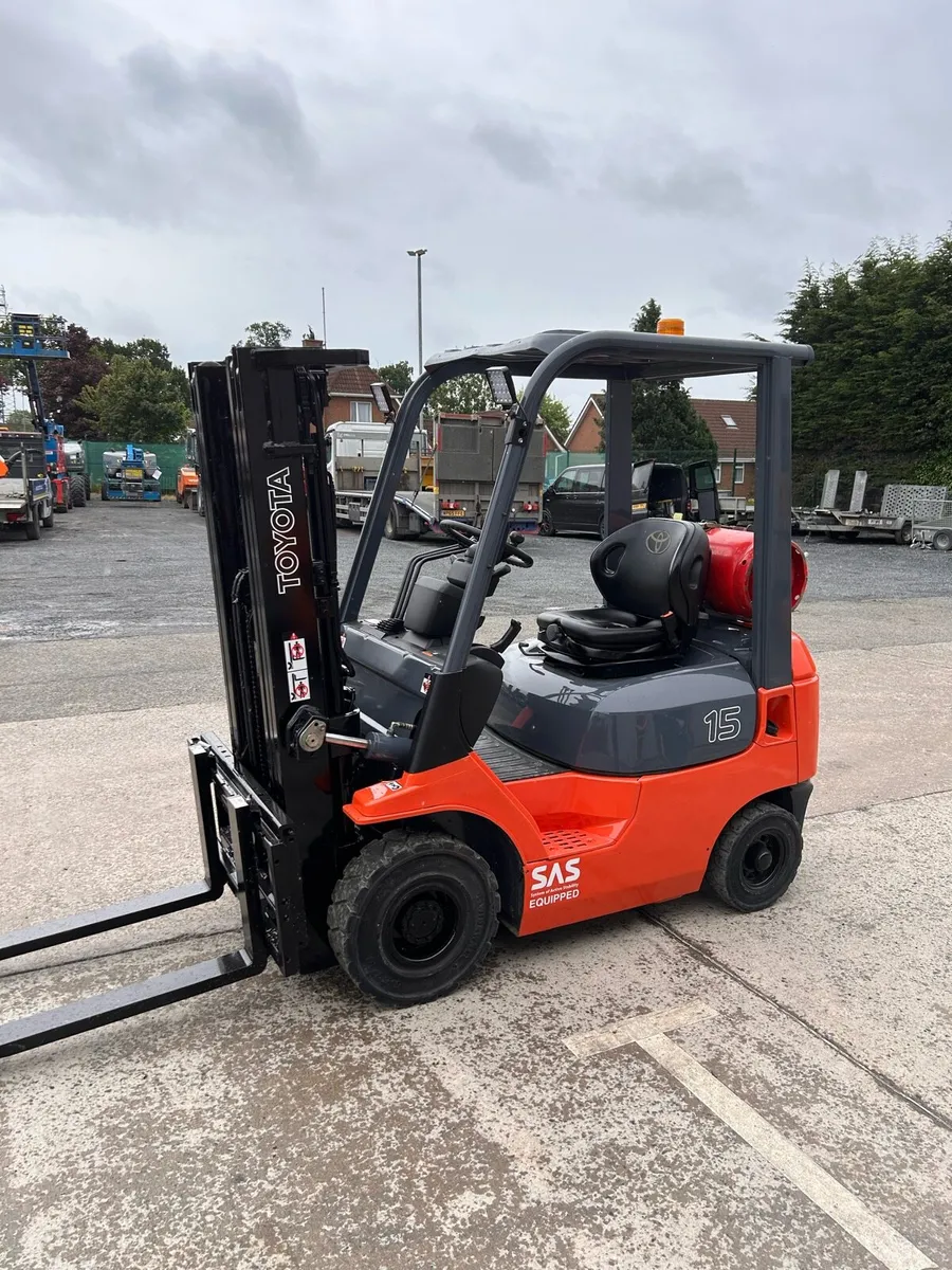 TOYOTA GAS FORKLIFT - Image 1