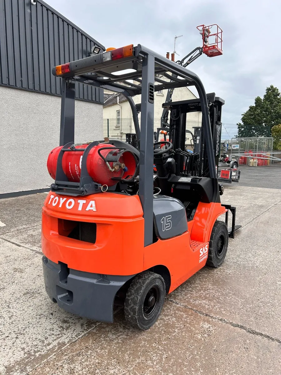 TOYOTA GAS FORKLIFT - Image 2