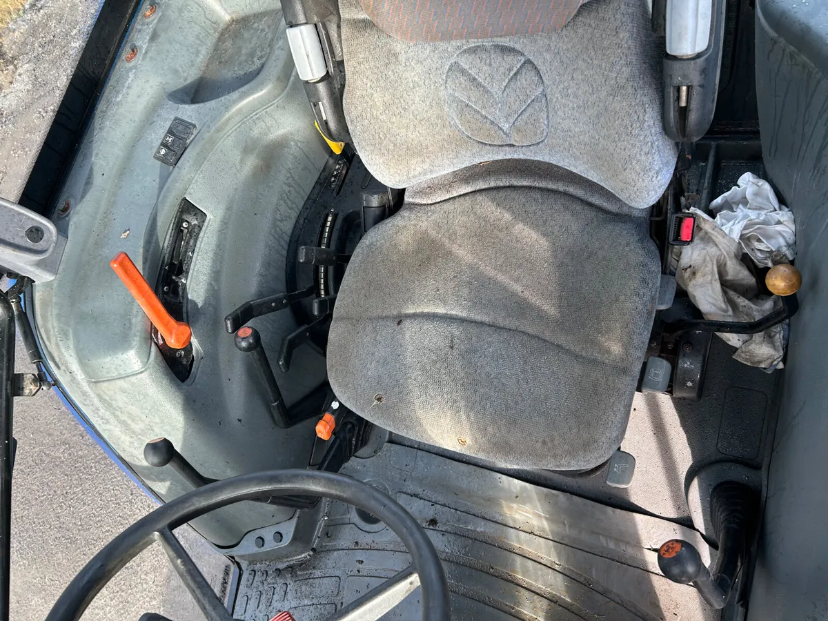 2006 New Holland TL70A - Image 4