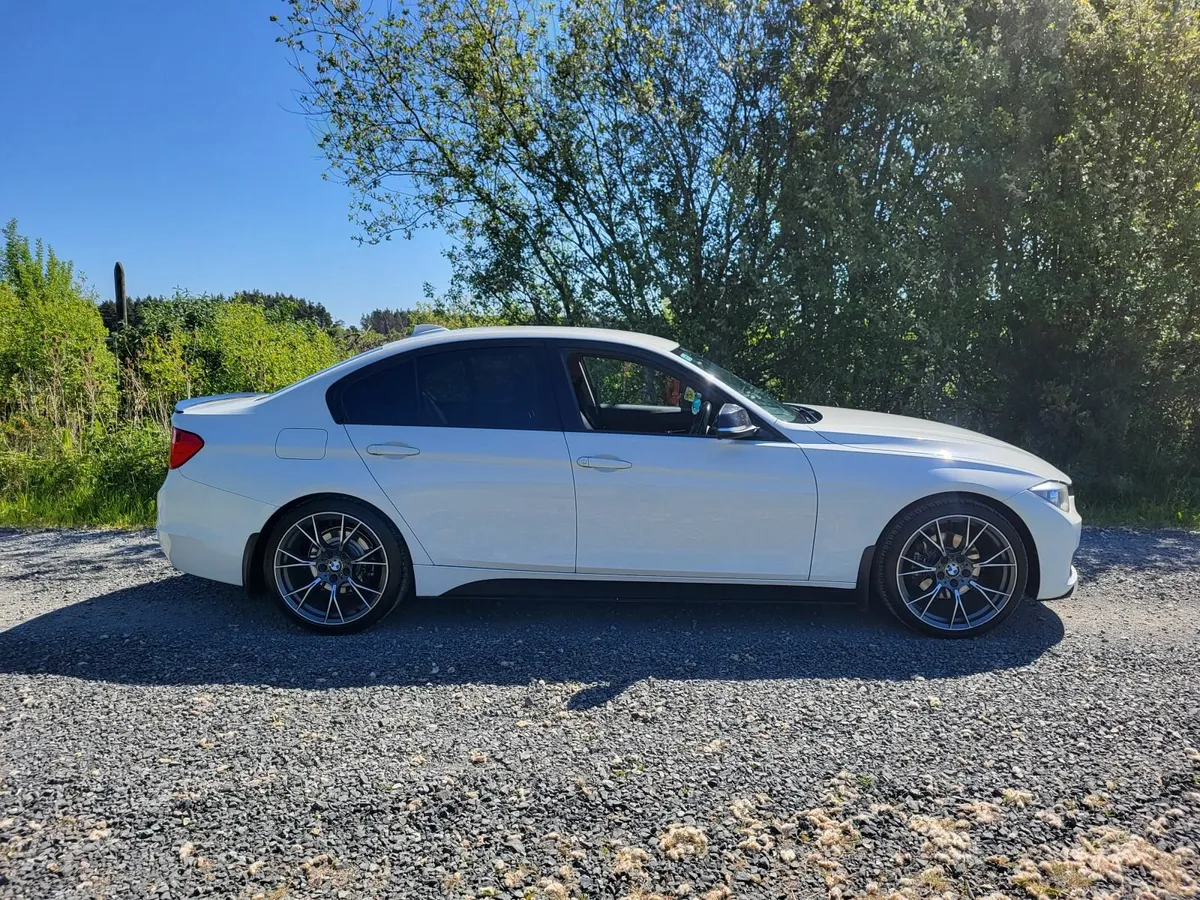 BMW 3-Series 2012 - Image 4