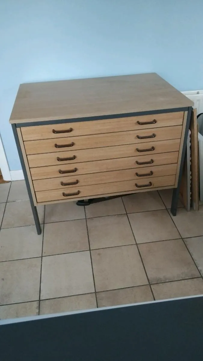 Architectal drawings chest - Image 1