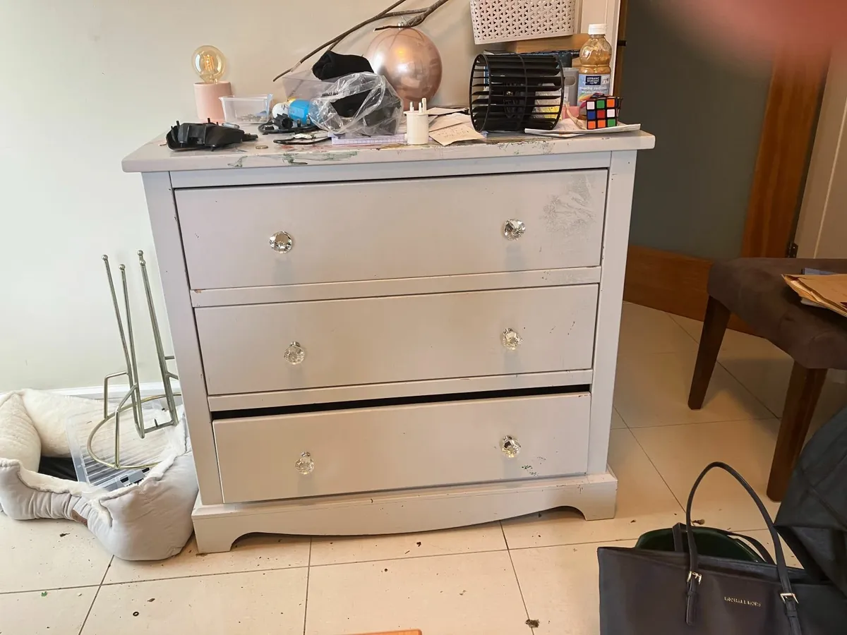 Chest of drawers - pale grey - Perfect for upcycle