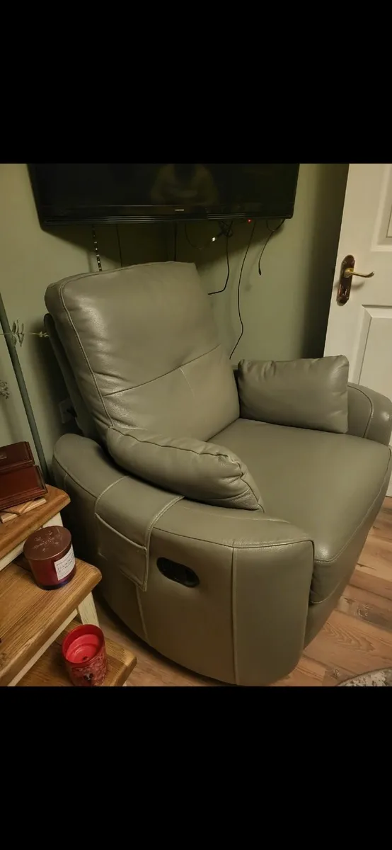 Armchair - Image 1