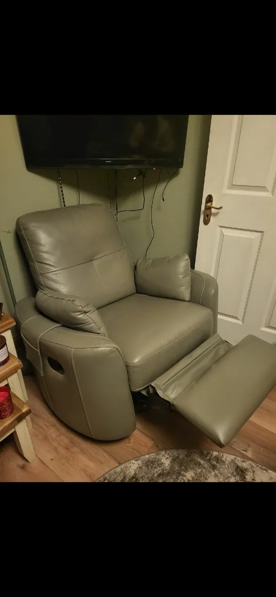 Armchair - Image 2