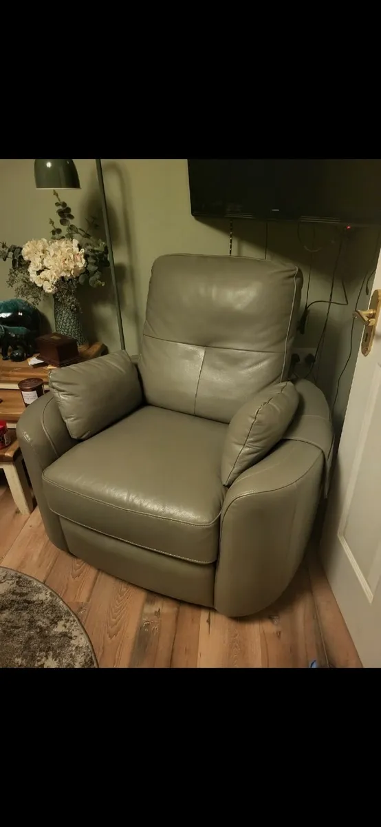 Armchair - Image 3