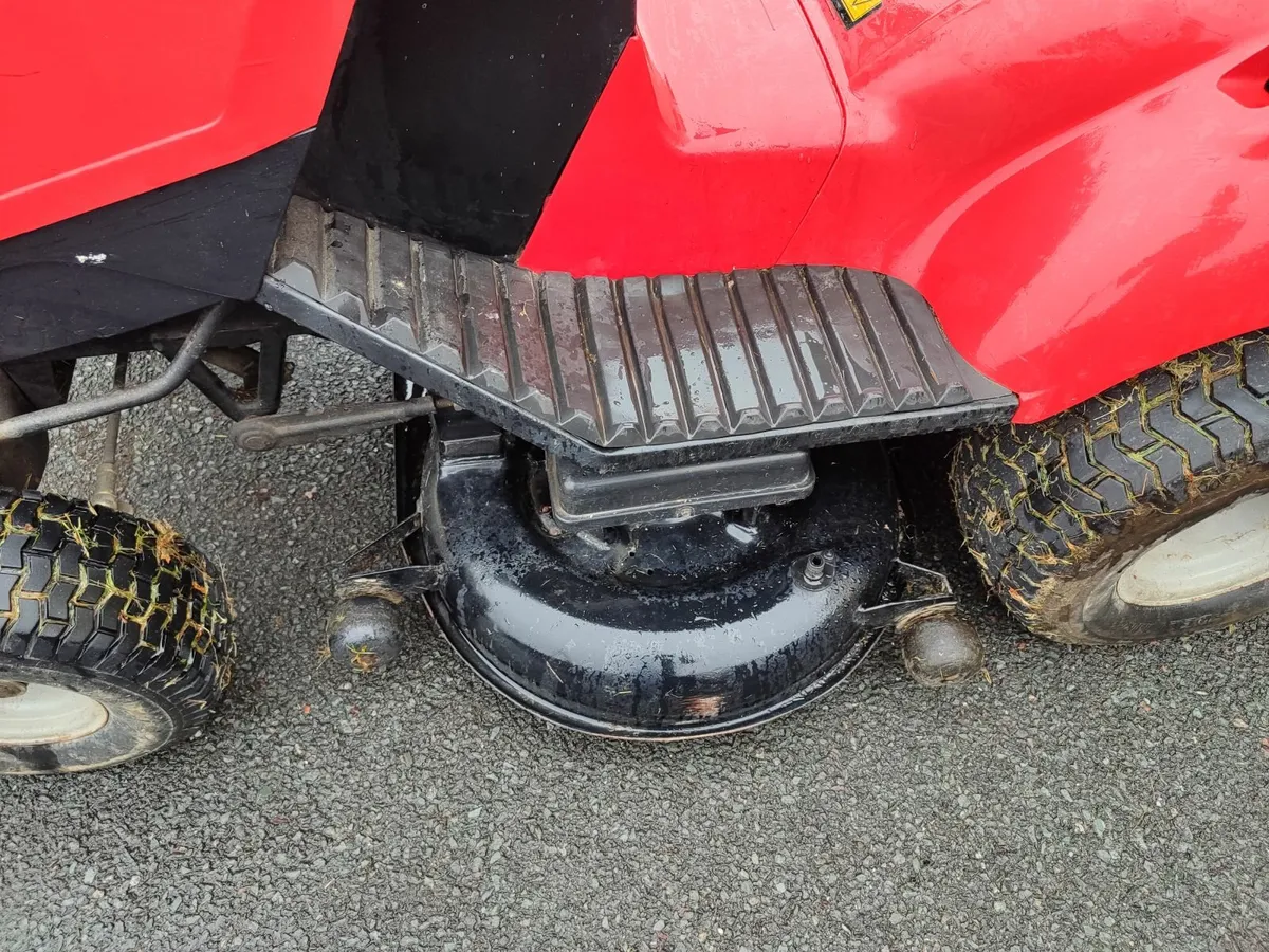 Mountfield 42 inch ride on mower - Image 2