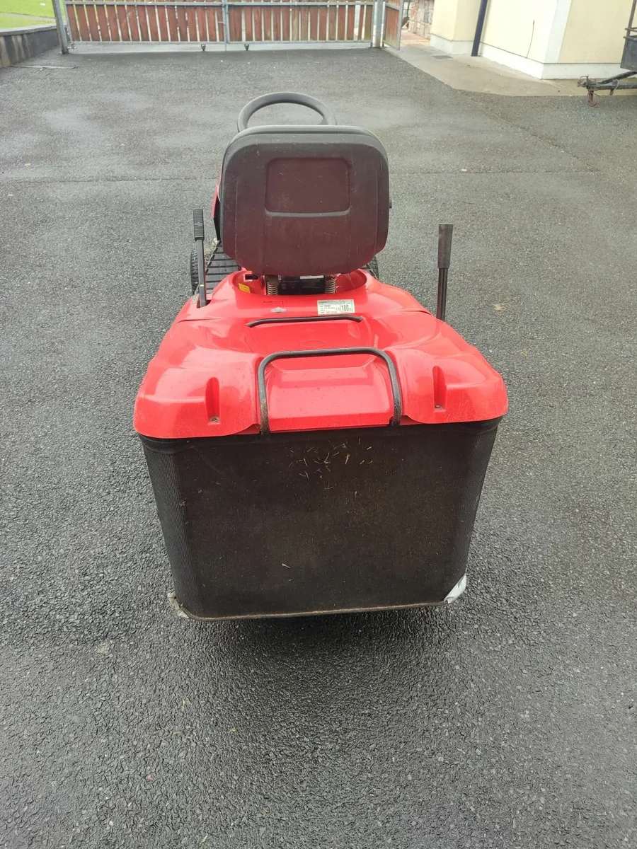 Mountfield 42 inch ride on mower - Image 3