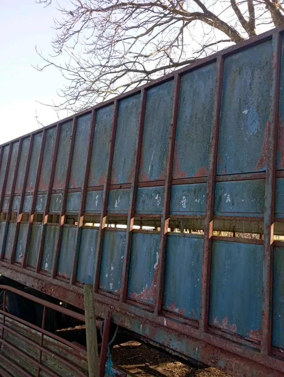 Cattle trailer - Image 1