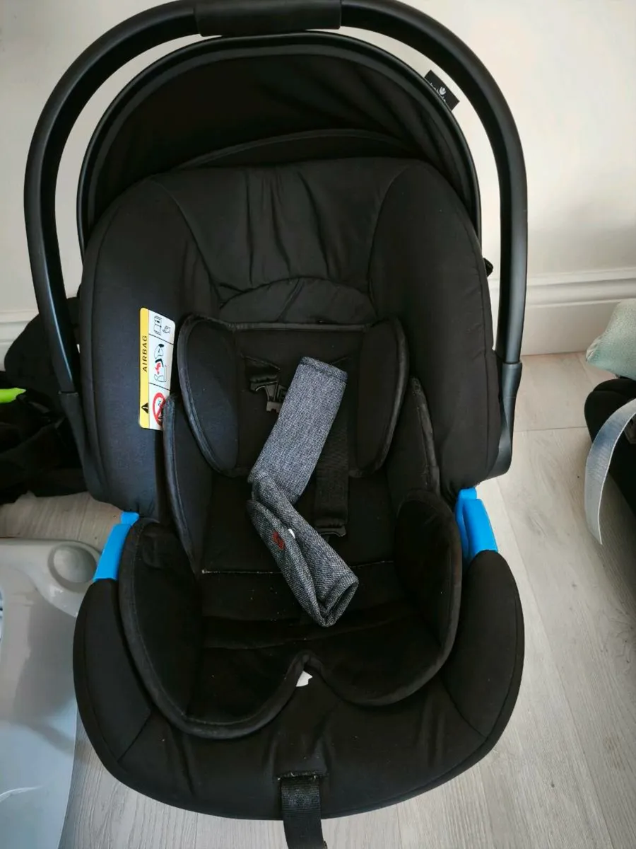 I will sell a child car seat up to a year