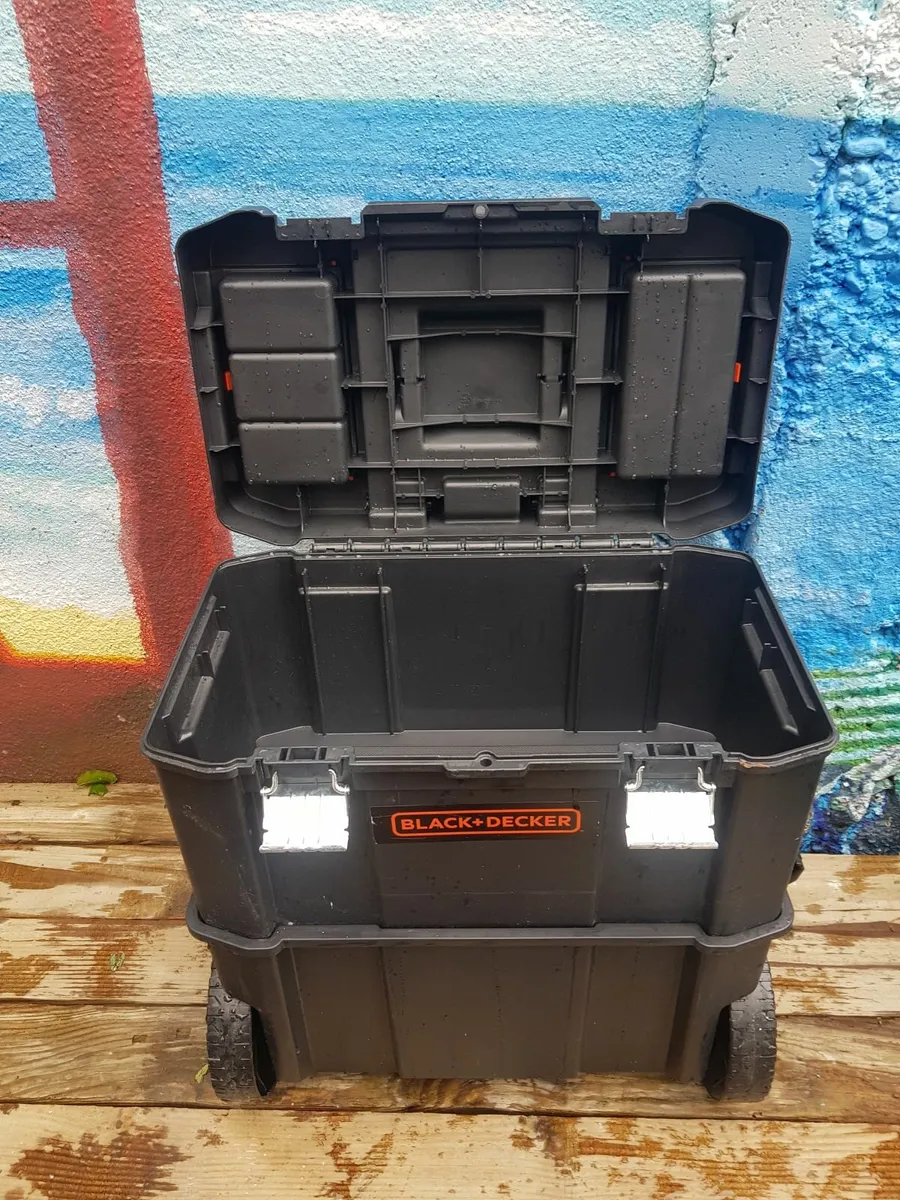 Black and decker tool box like new - Image 2