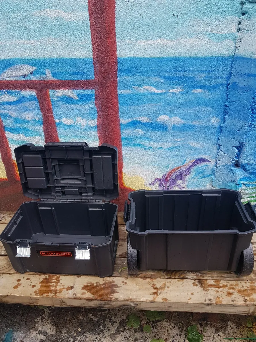 Black and decker tool box like new - Image 3