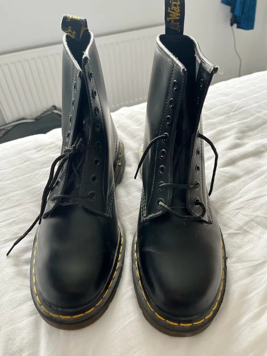 Men’s doc martins - Image 1