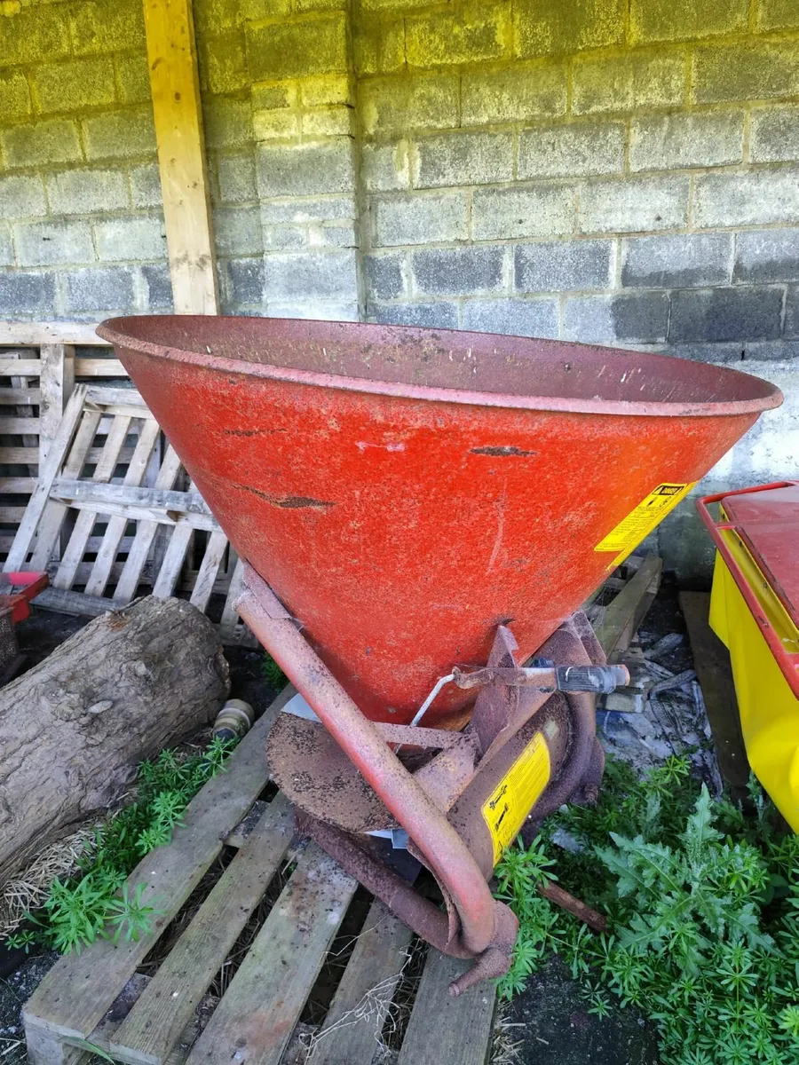 TOPPER FERTILISER SPREADER - Image 1