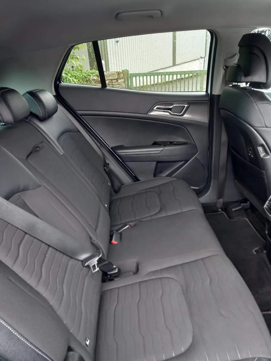 2023 Kia Sportage 1.6 Diesel Hybrid - Image 2
