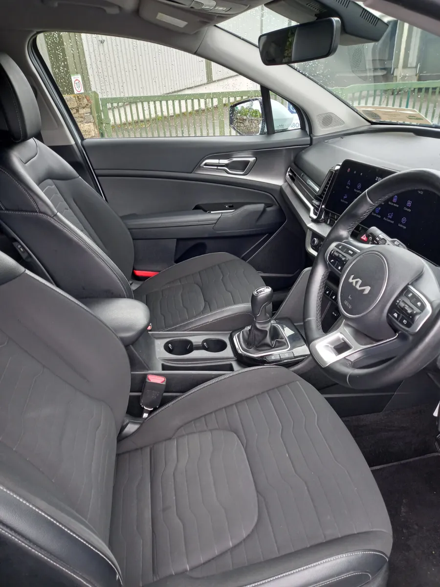 2023 Kia Sportage 1.6 Diesel Hybrid - Image 3