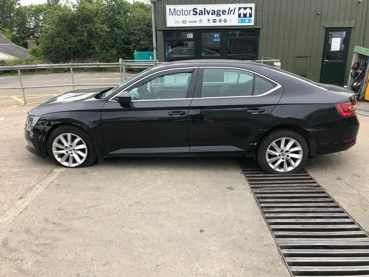 2019 SKODA SUPERB 2 ltr (for parts only) - Image 1
