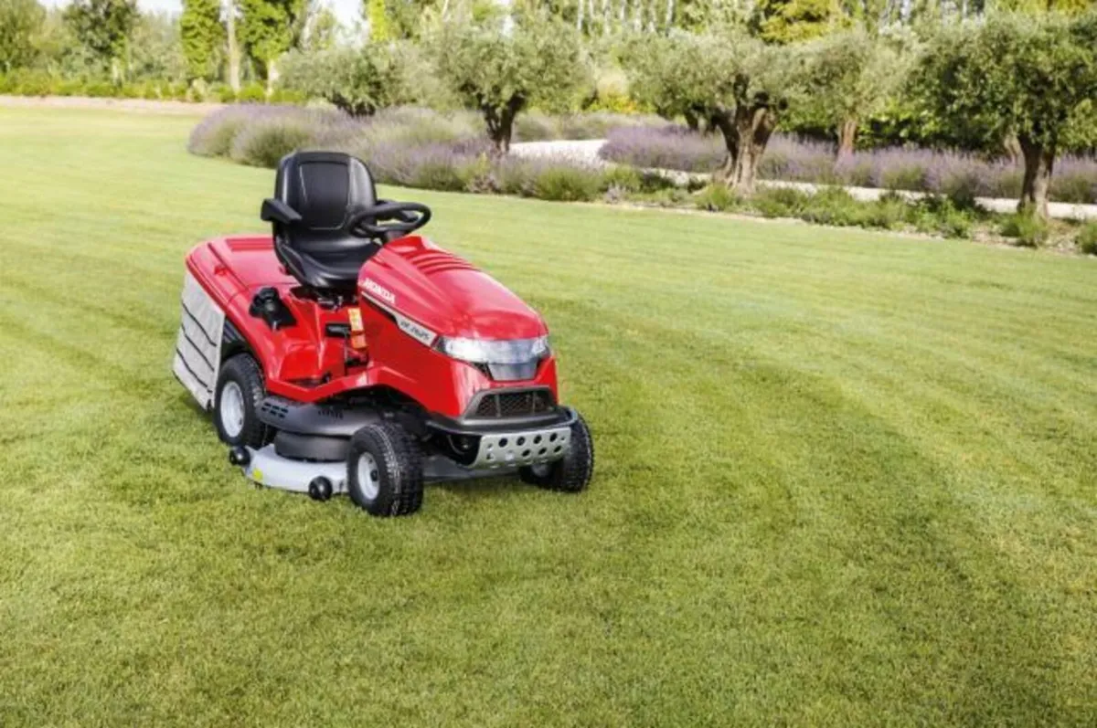 Tractor lawnmower repairs and servicing - Image 2