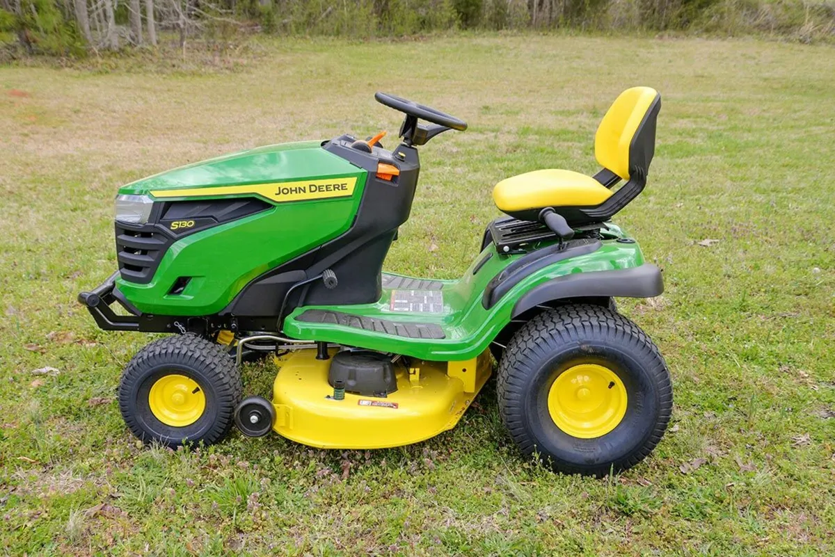 Tractor lawnmower repairs and servicing - Image 3