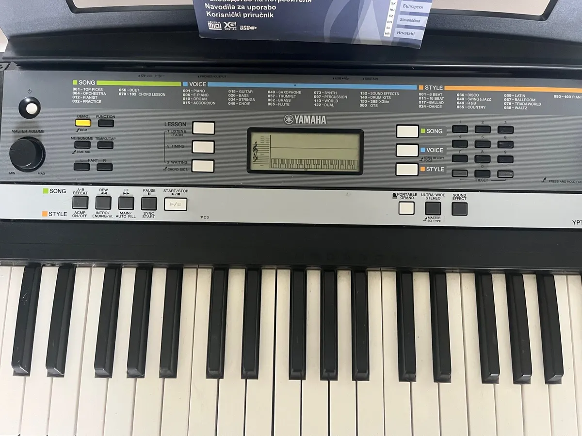 YAMAHA PSR-E243 Piano keyboard - Image 3