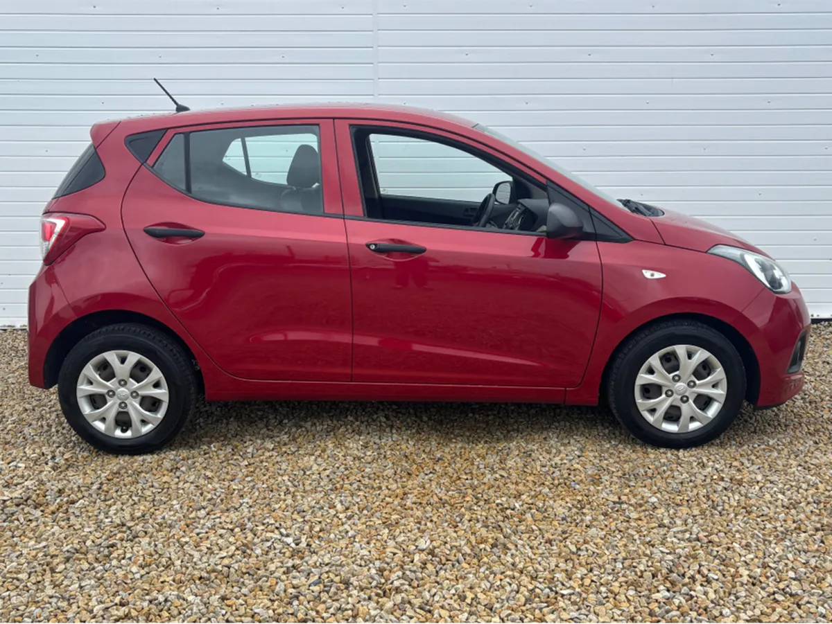 Hyundai i10 MANUAL CLASSIC 4DR - Image 4