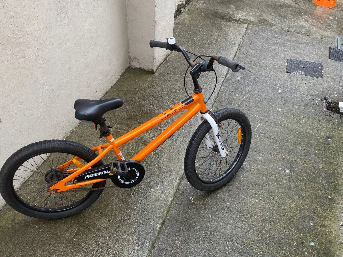 ￼ a child’s bike - Image 4