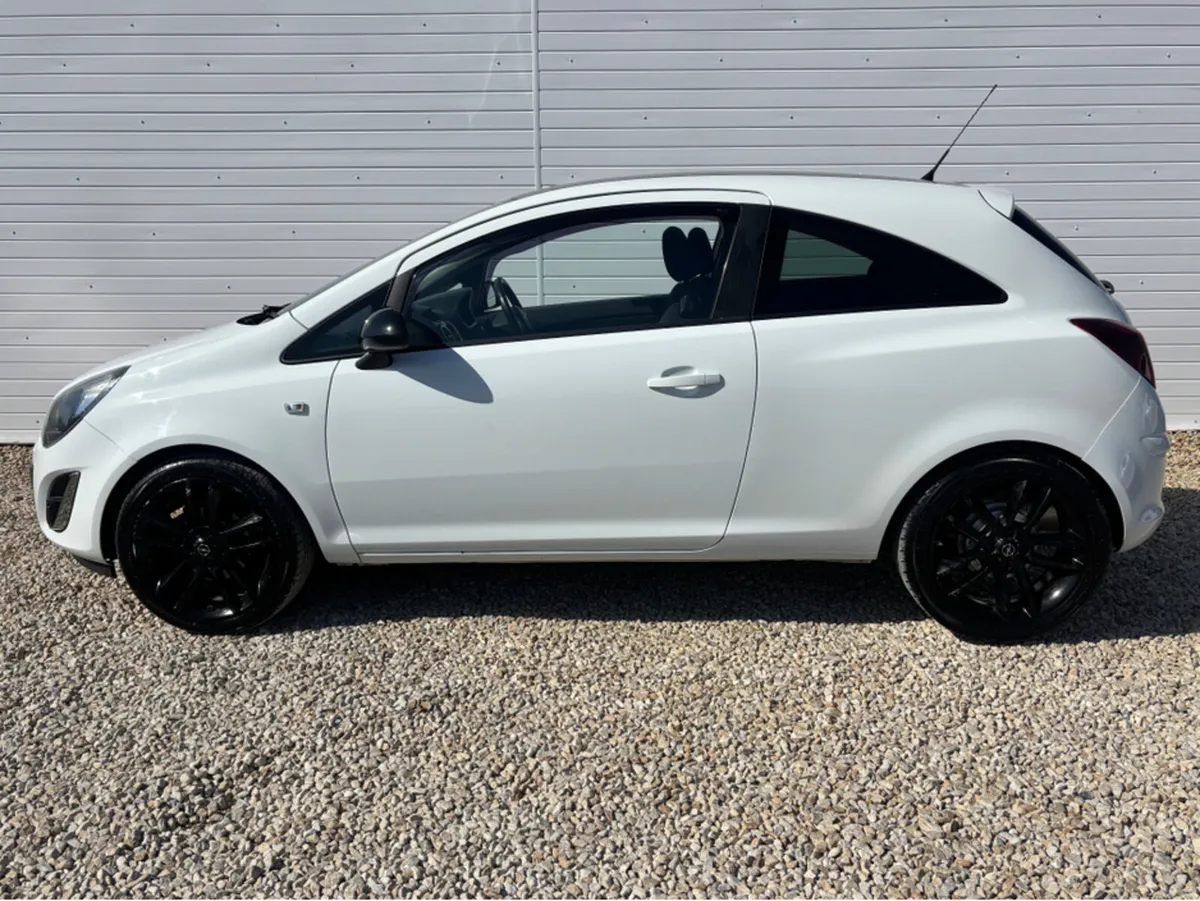 Opel Corsa SPECIAL EDITION 1.2I 2DR - Image 3