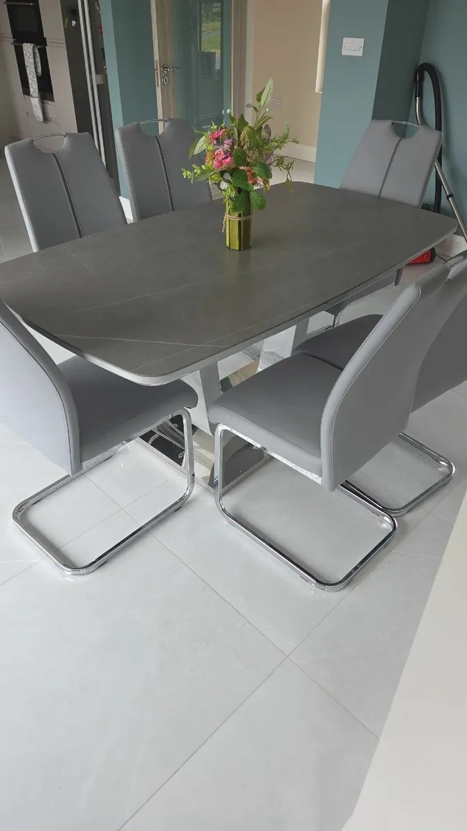 table and chairs - Image 2