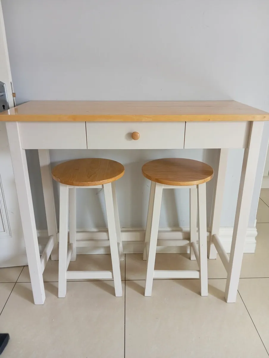 Bar table and stools - Image 1