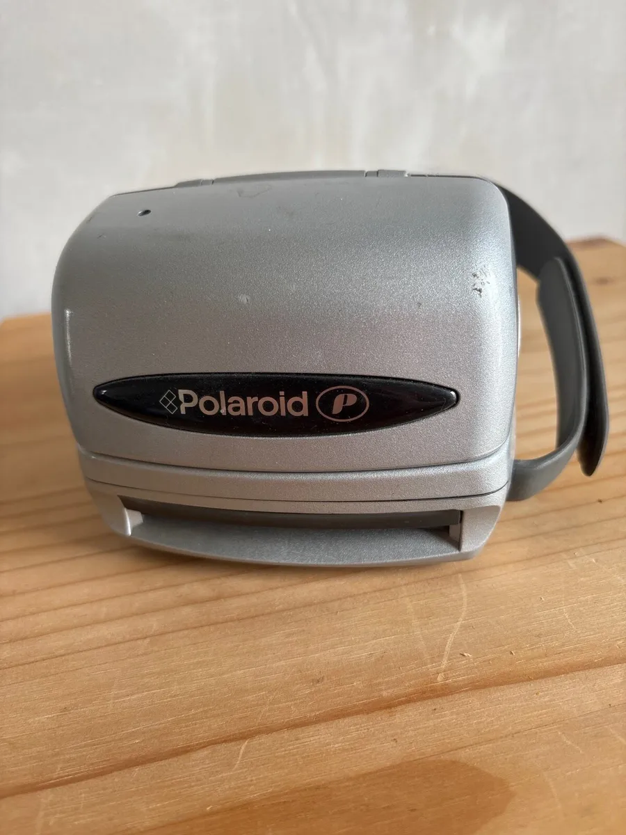 Genuine Polaroid camera - Image 3