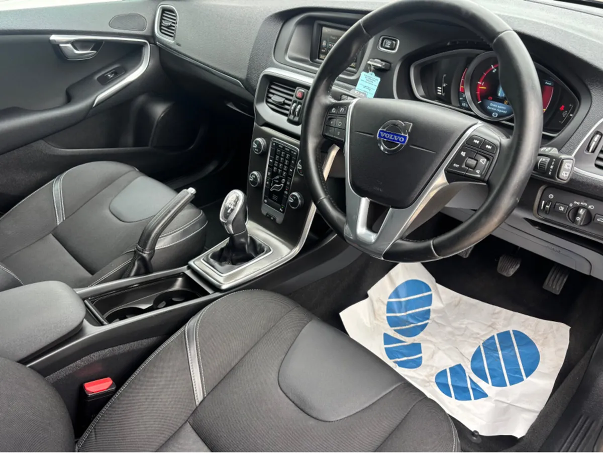 Volvo V40 40 SERIES 2.0 D3 SE 150BHP 5DR - Image 3