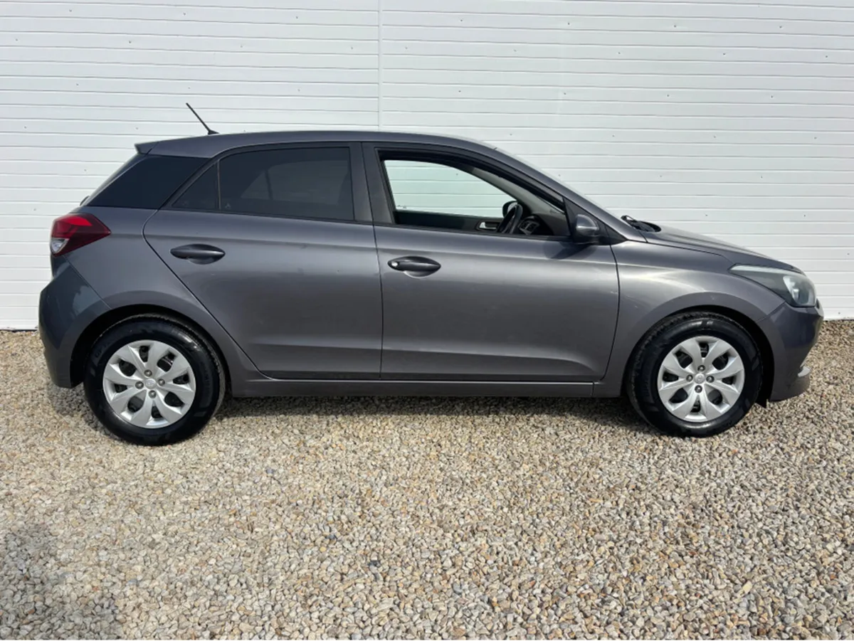 Hyundai i20 PETROL CLASSIC 5DR - Image 4