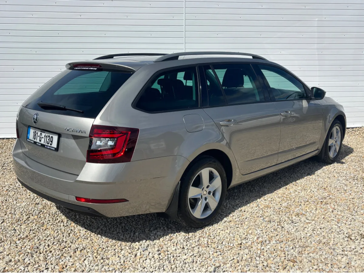 Skoda Octavia COMBI AMBITION 1.6 TDI 11 115HP 4DR - Image 3