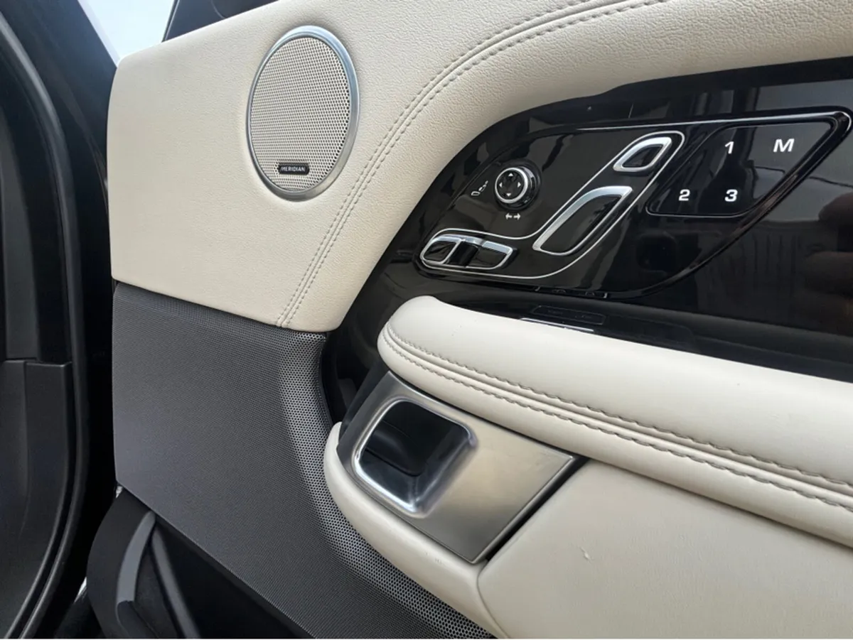 Land Rover Range Rover 3.0 TDV6 VOGUE 5 D DOOR AUT - Image 4
