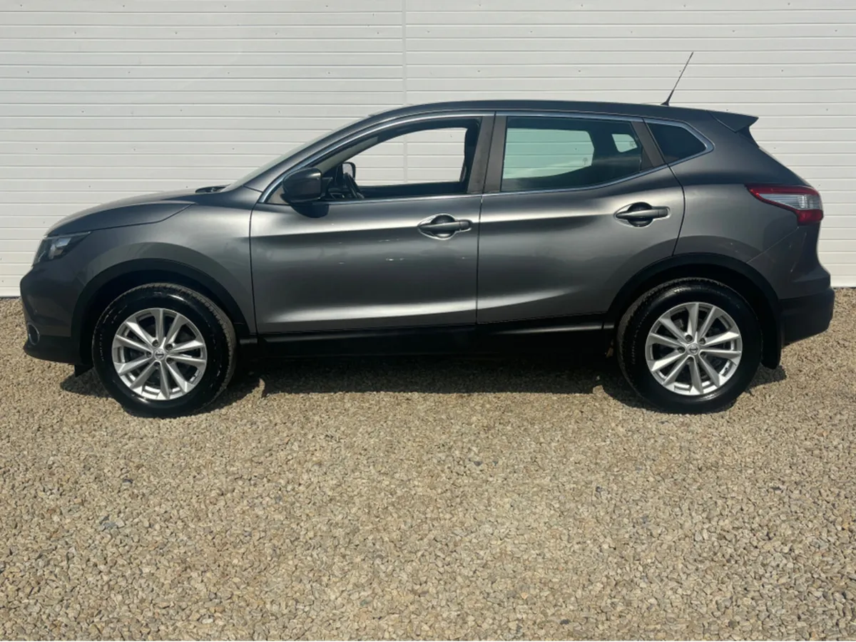 Nissan Qashqai 1.5 DSL SV SAFETY PK 4 4DR - Image 3