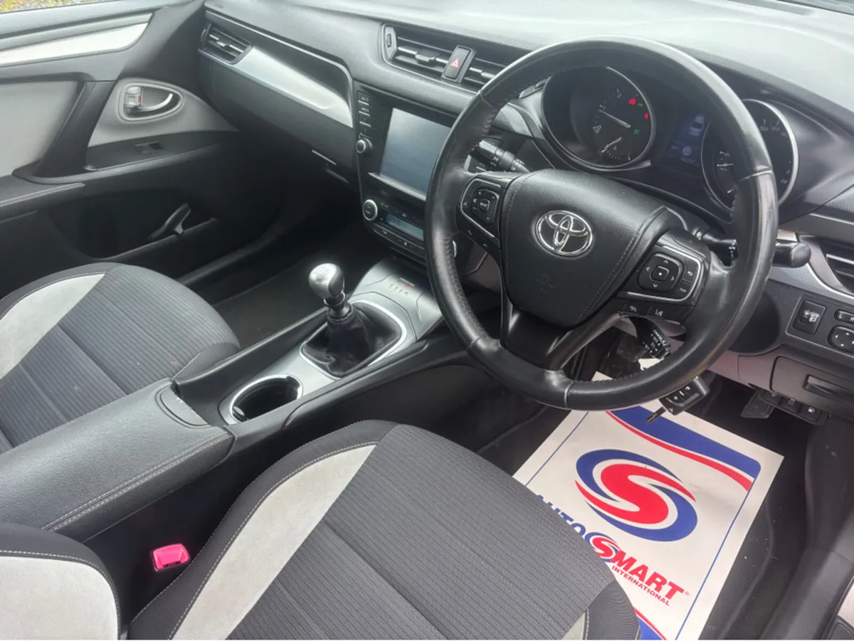 Toyota Avensis 2.0 D LUNA 4DR - Image 2