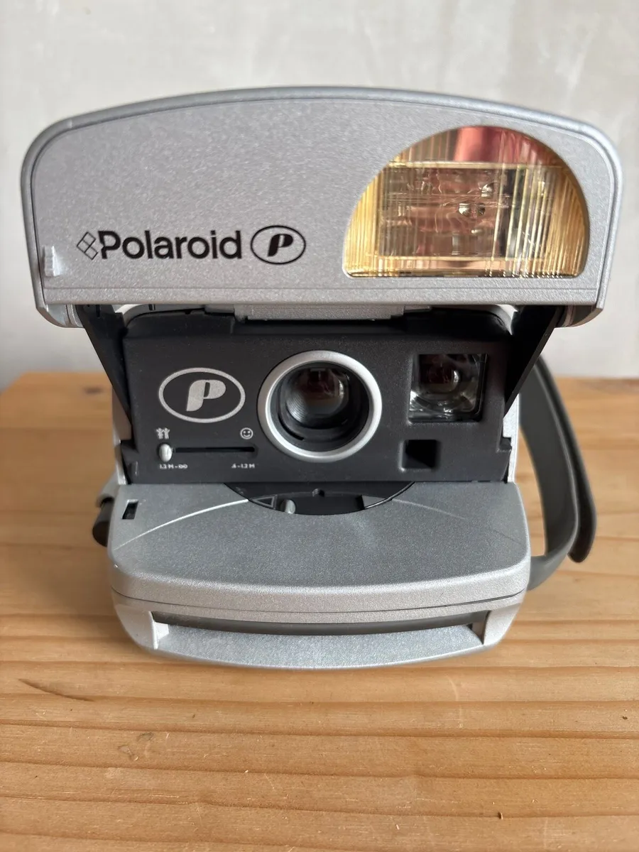 Genuine Polaroid camera - Image 1