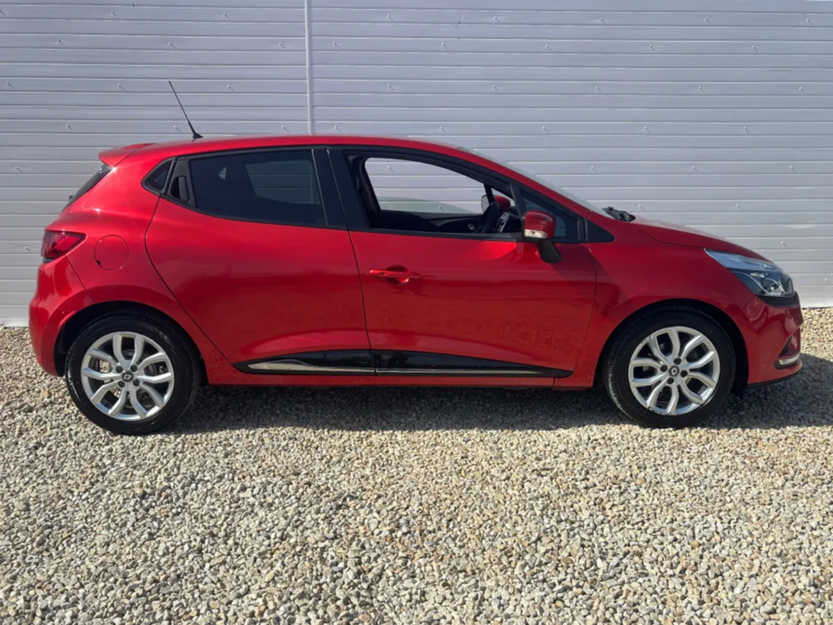 Renault Clio IV DYNAMIQUE NAV TCE 90 M 4DR - Image 2