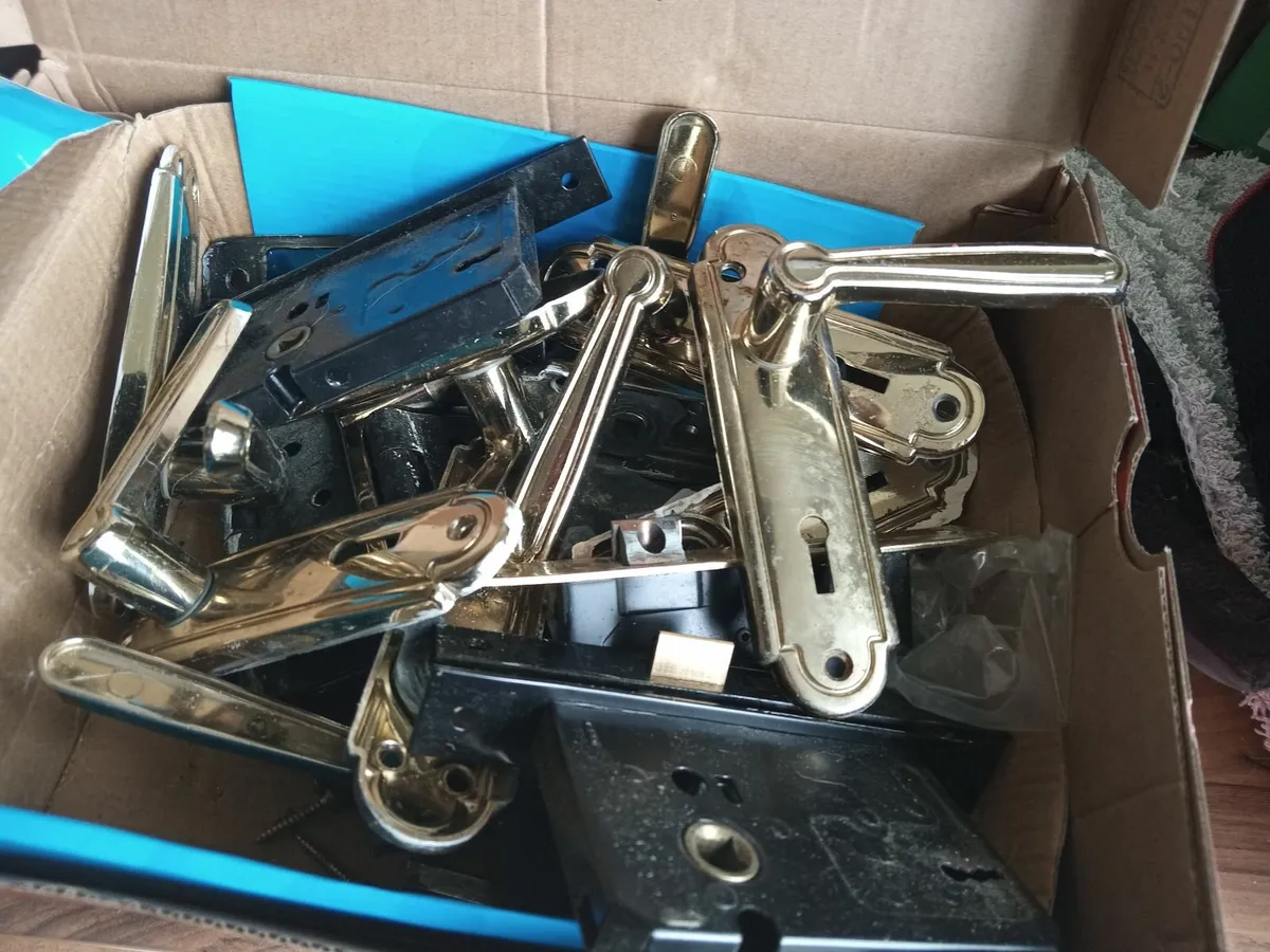 4  door handles free