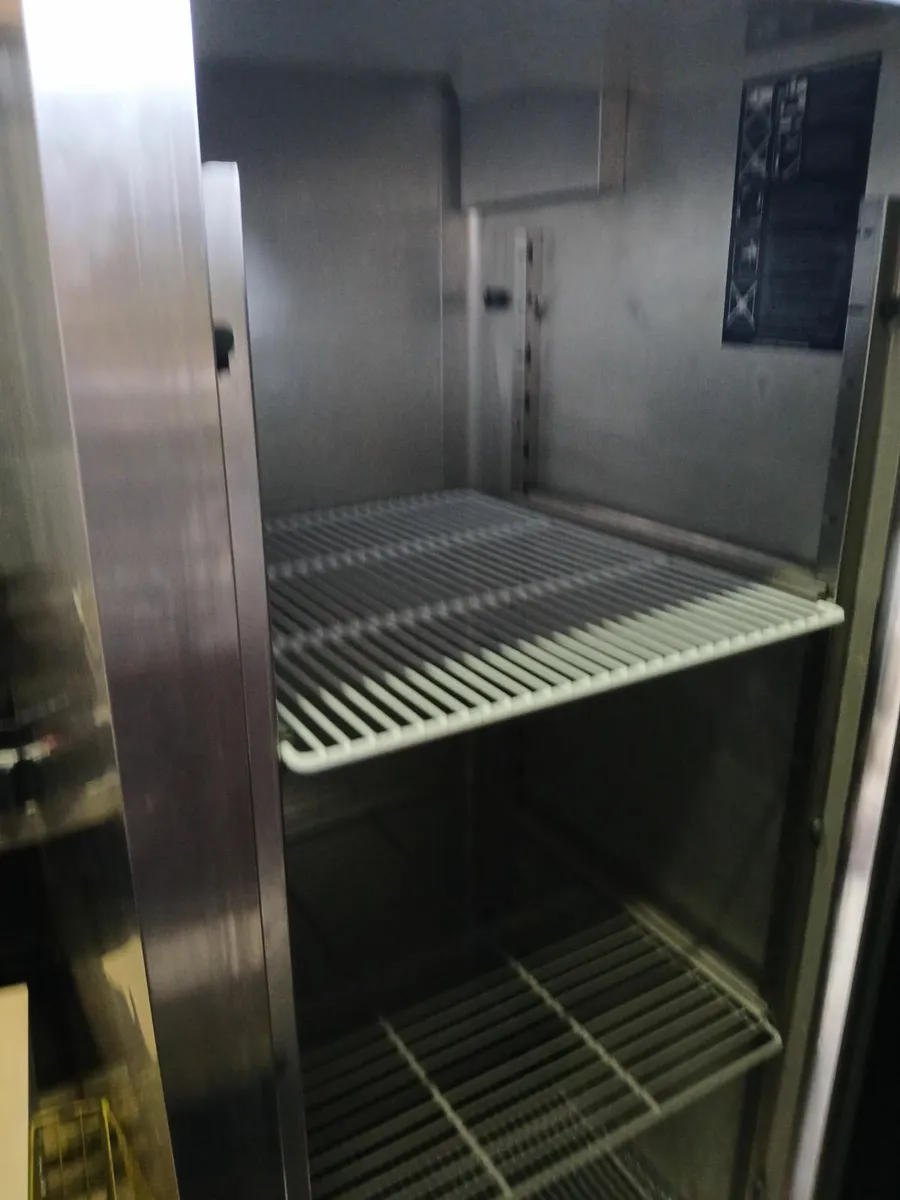 Commercial fridge /on wheels delivered - Image 4