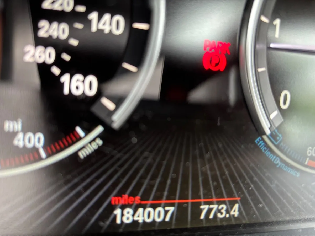 BMW 5-Series 2015 - Image 2