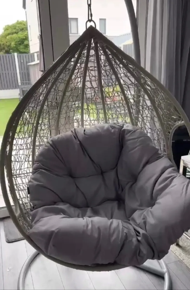Swinging chair Xl brand new - Image 1